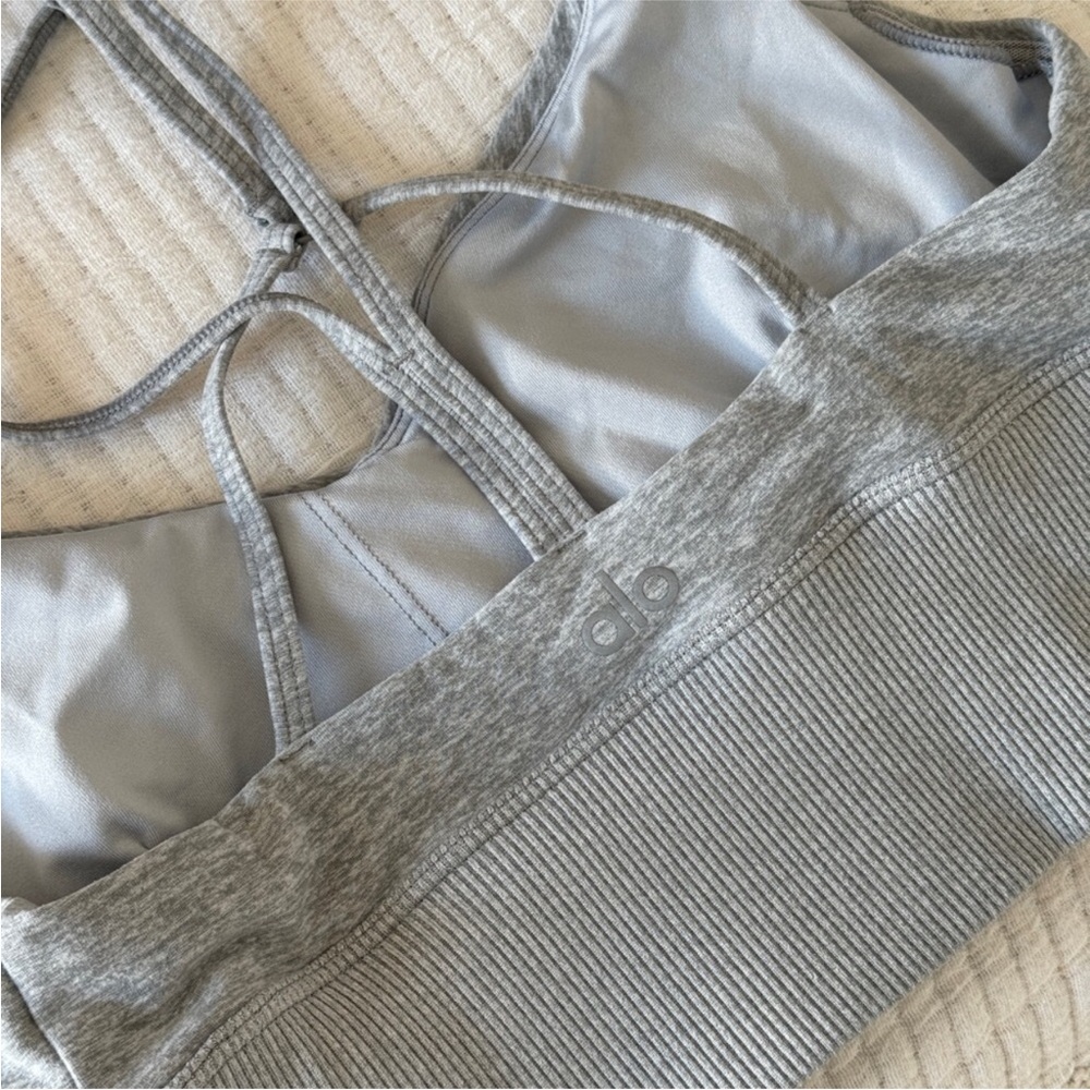 ALO Yoga Light Gray Activewear Set - Picture 3 of 6